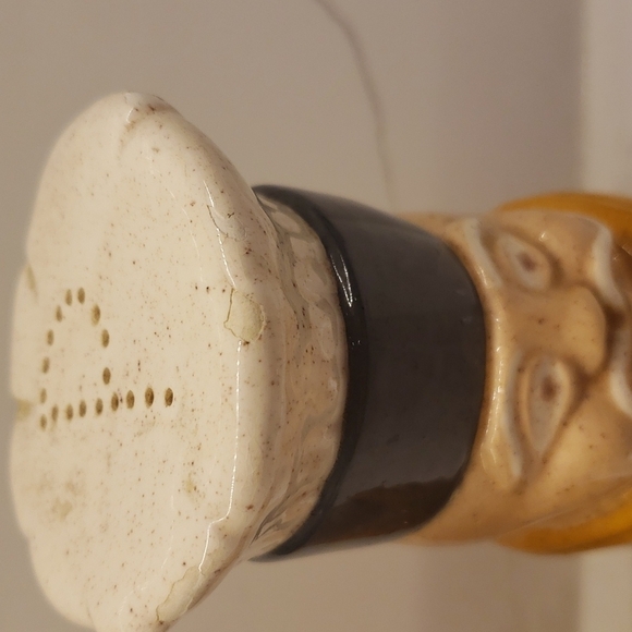 Set of 2 Unbranded Salt and Pepper Shaker Chefs 7.75"h x 3" diam Ceramic - Picture 6 of 10